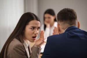 Cách 12 cung hoàng đạo tránh bị cô lập nơi công sở: Muốn hòa nhập tốt, đừng bỏ qua “chiêu” này nếu không muốn bị xa lánh nơi làm việc!