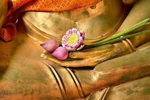 Lời cầu nguyện linh nghiệm khi lễ Phật mà ai cũng nên biết khi thắp hương lễ Phật